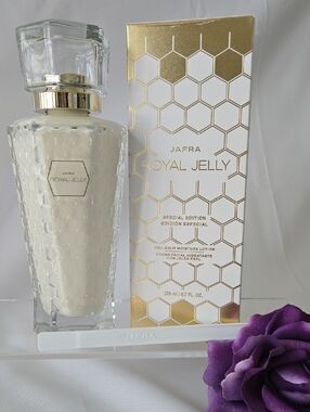 JAFRA Royal Jelly Moisture Lotion – Limited Edition Glass Bottle 6.7 oz